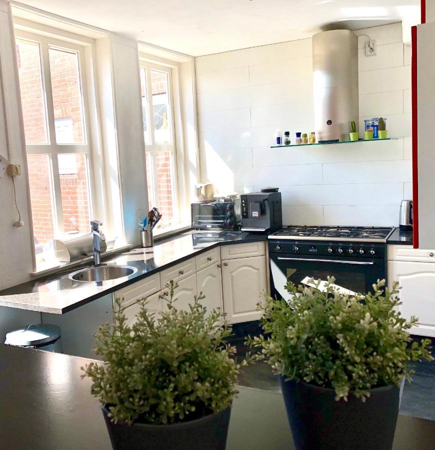 Ruime studio 'In de drie koningen' in hartje Middelburg Buitenkant foto