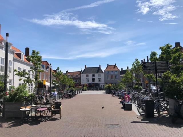 Ruime studio 'In de drie koningen' in hartje Middelburg Buitenkant foto